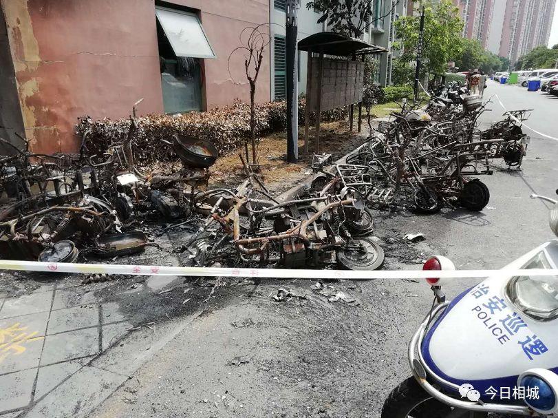 三岁男童独自在家睡梦中遭遇火灾，生命垂危，警醒我们的安全警钟必须敲响