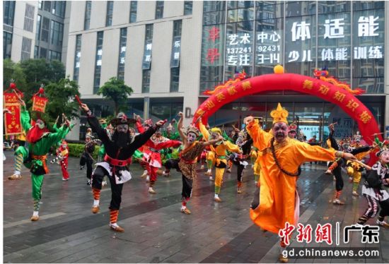 潮汕英歌舞春节巡游演路训现场