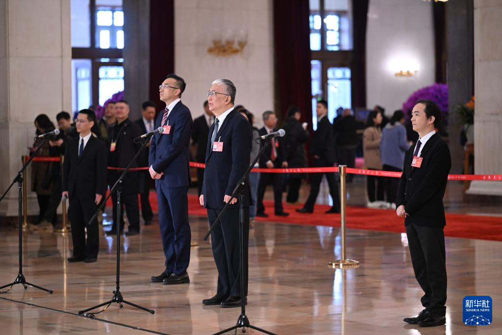 震撼！Grok 3发布会C位竟被两位华人占据，背后真相令人瞠目结舌！