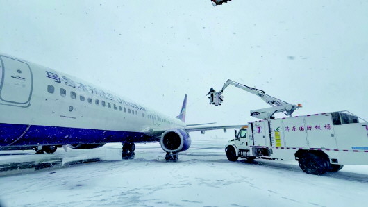 山航飞机暴雪中硬核起降