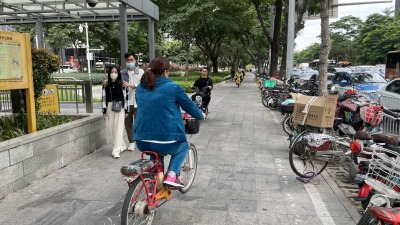 惊！人行道竟成死亡赛道？代表紧急呼吁，严禁电动车骑行，你的安全谁来守护？