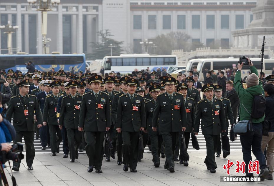 震撼！率武警部队代表团突现会场，现场气氛瞬间凝固！