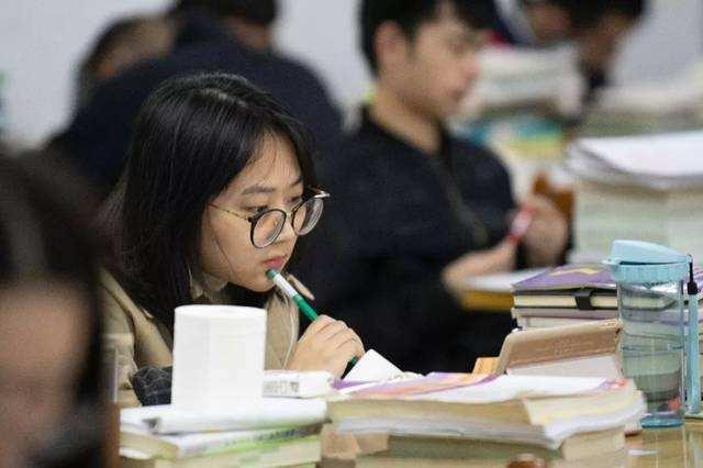 震惊！8年制大学竟成内卷终结者？无数家长直呼，终于等到这一天！