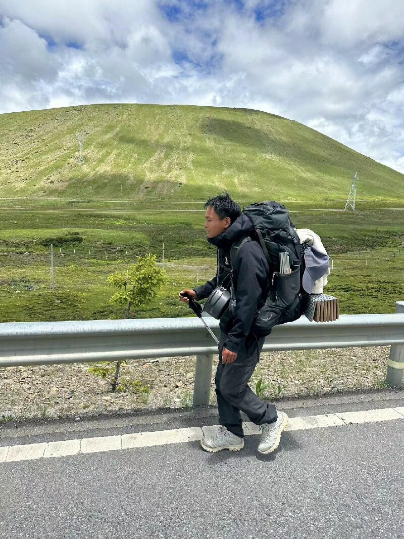 男子徒步去西藏从小伙变大爷